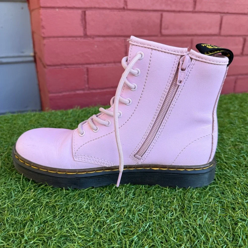 Dr Martens Kids‎ Zavala J Lavender Leather Lace Up Boots Youth Size 4